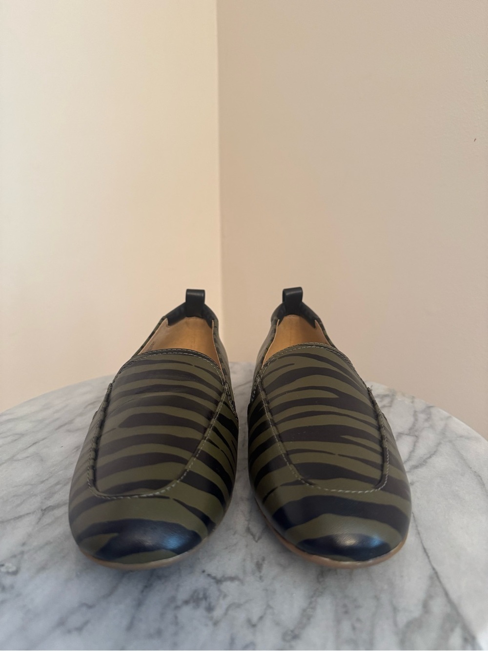 Talbots Jessie Gore Zebra Nappa Loafers Women’s Size 7 Leather Slip On Flats - Picture 4 of 7